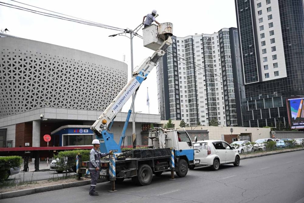 Нийслэлийн төвийн зургаан дүүргийн хэмжээнд 3000 гаруй шонгийн гэрэлтүүлгийг солилоо